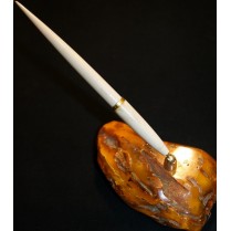 Amber stand for pen